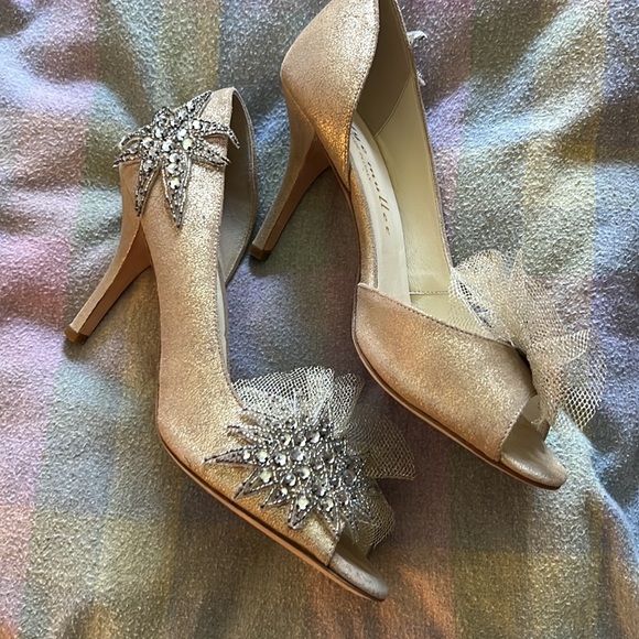 Bettye Mueller- EUC - Picture 3 of 4